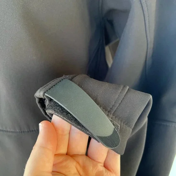 Tech by Tumi Men’s Black Mid Weight Soft Shell Water Resistant Jacket Size Large - Picture 3 of 10